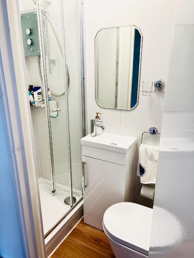 Modern Cosy Room With Private Bathroom Harrow Buitenkant foto
